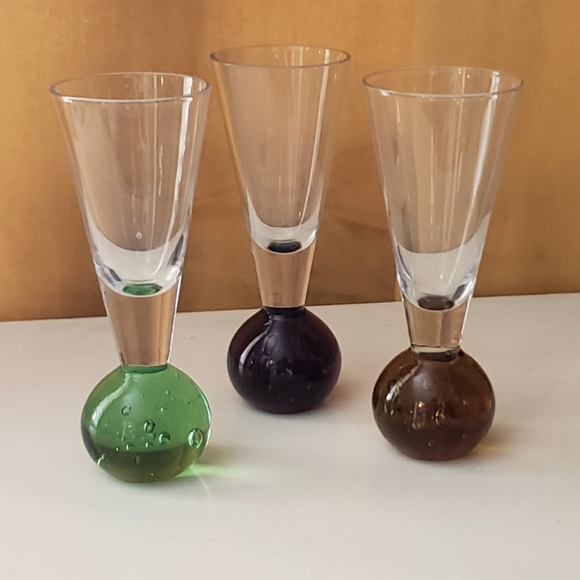 Set of 3 Vintage Fluted Cordial Bubble Bottom Shot glasses - Picture 2 of 3